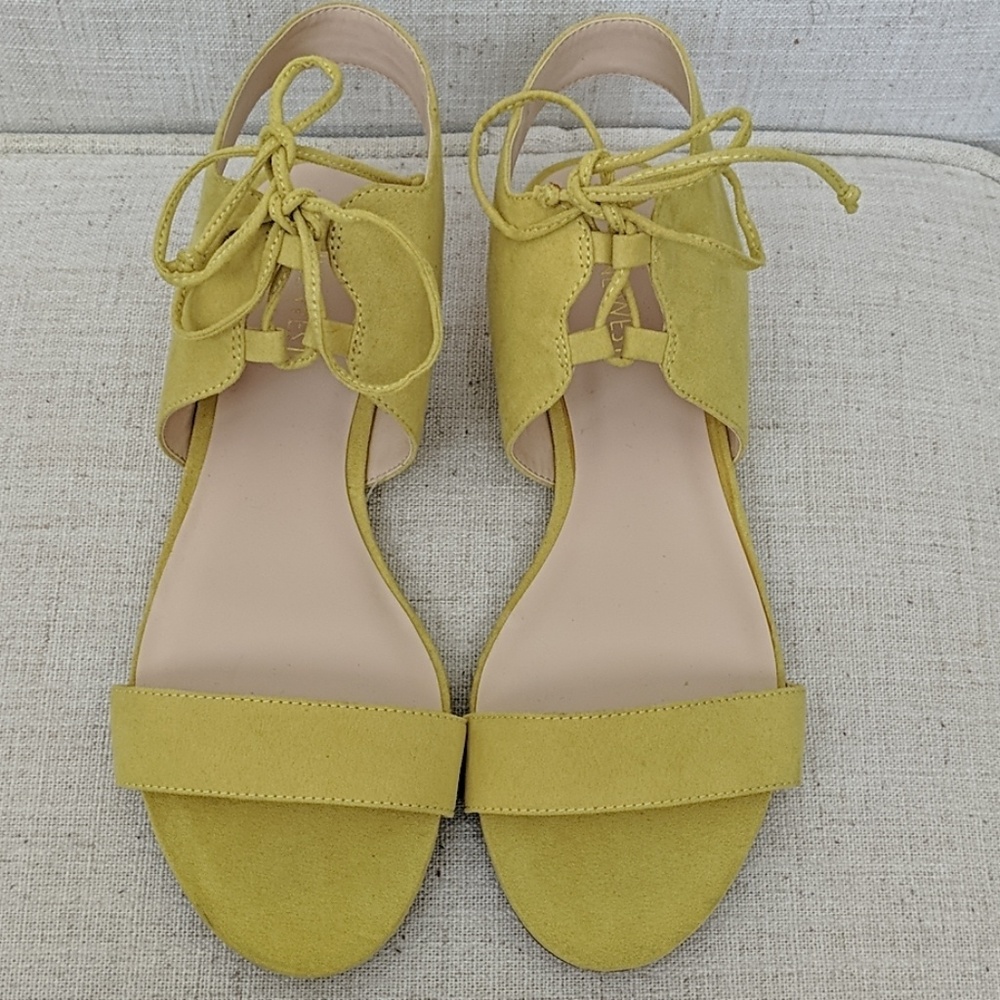Nine West women size 8.5m yellow lace up Sandals